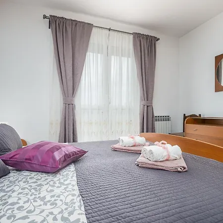 Dea B4+1 * 波雷奇