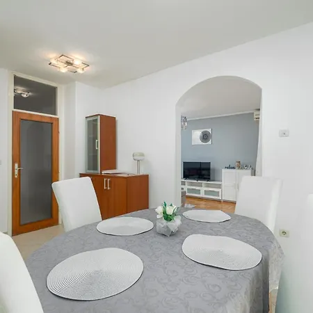 Dea B4+1 Apartment Porec