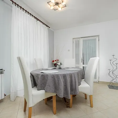 Apartment Dea B4+1 *